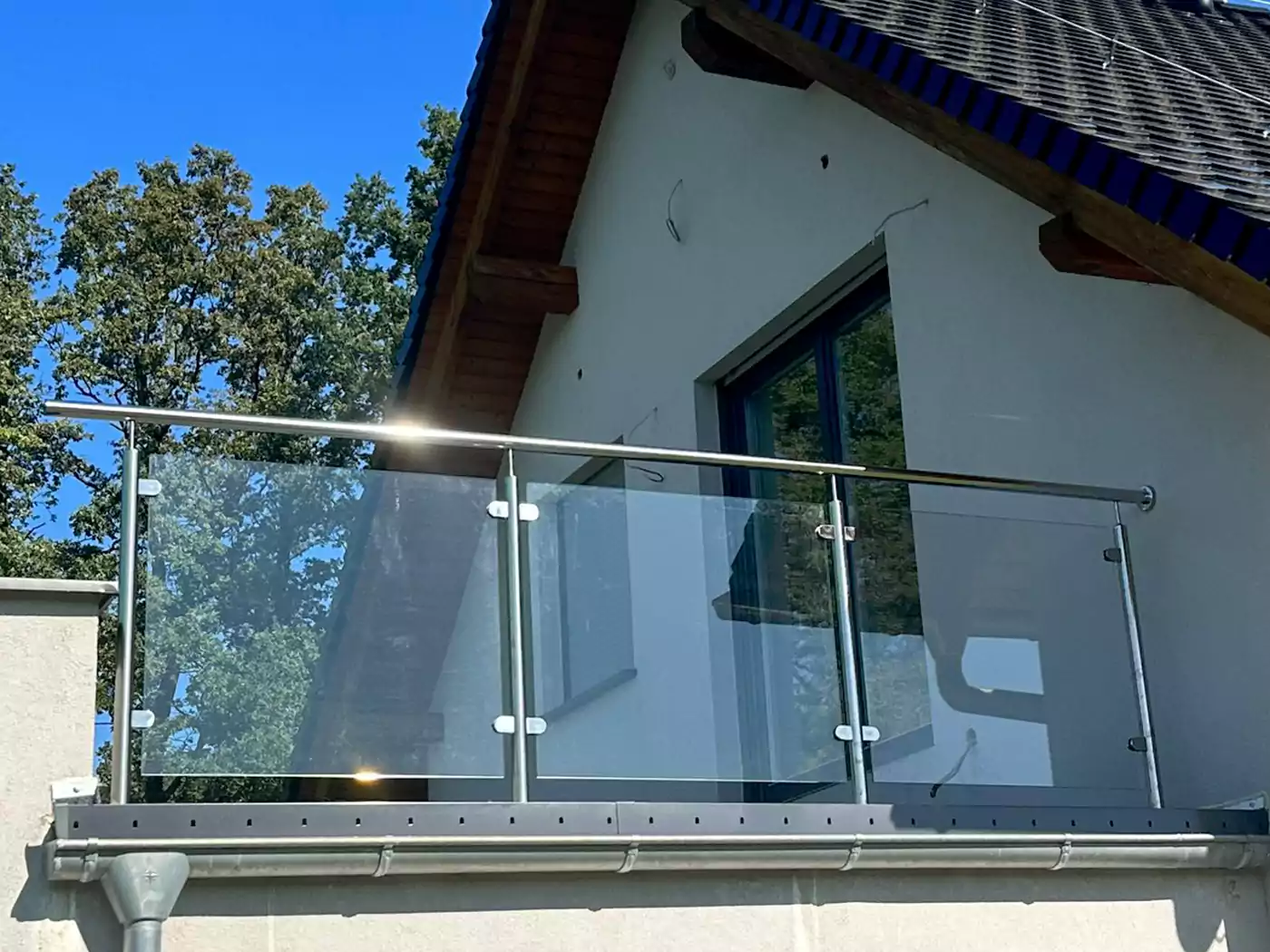 Balustrada balkonowa nierdzewna ze szkłem — realizacja TOKAR Bytom