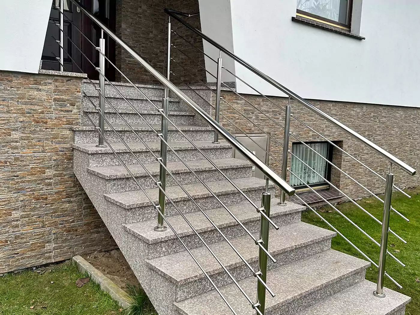 Balustrada zewnętrzna nierdzewna — realizacja TOKAR Opole